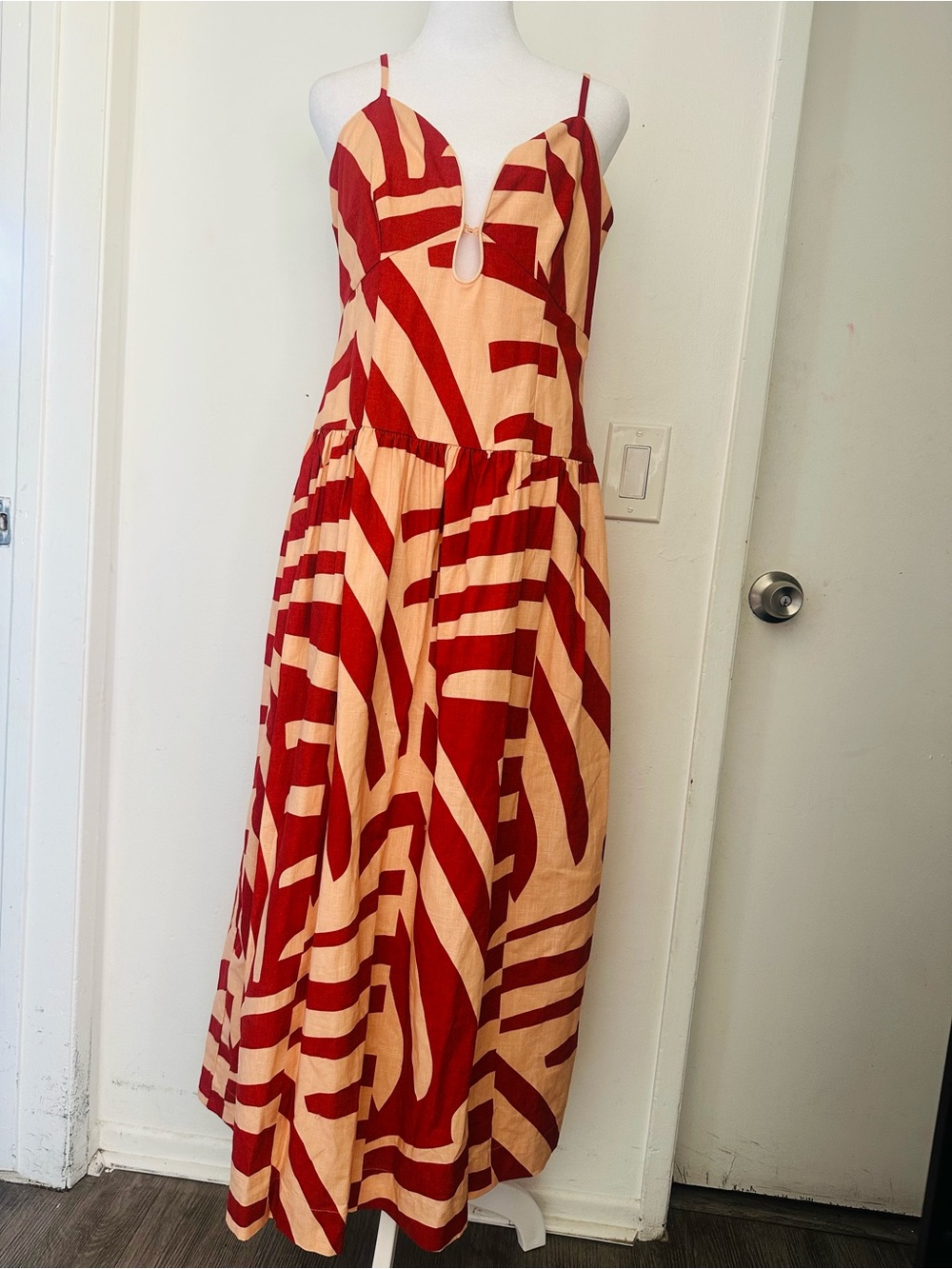 NWOT Mon Renn Surreal Midi Dress Tropico Print Red/Sand - Size M - Picture 2 of 8